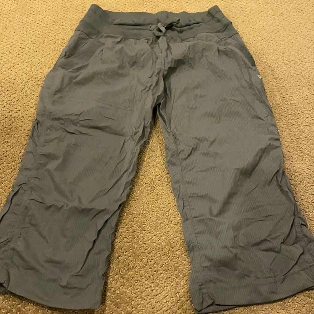 Lululemon Women’s Grey Studio Crop Pants - No Liner
